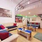 Downtown Acacia Str Apartment